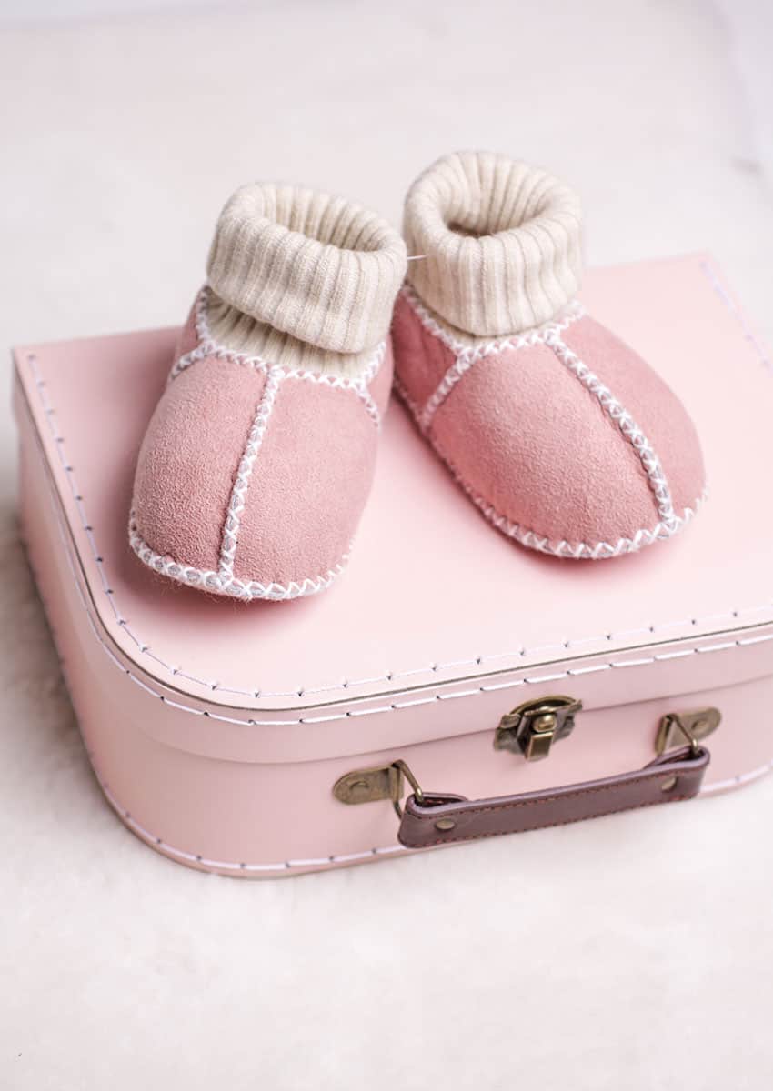 Babyschuh Lammfell mit Strick – Bild 3