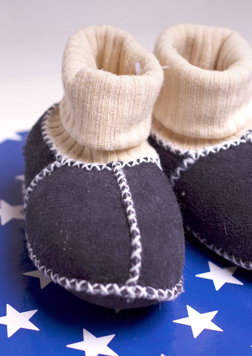 Babyschuh Lammfell mit Strick – Bild 8