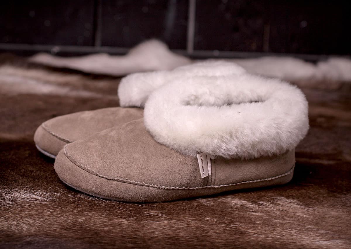 Lammfell-Hausschuh "Emmy", stone, Shepherd® – Bild 3