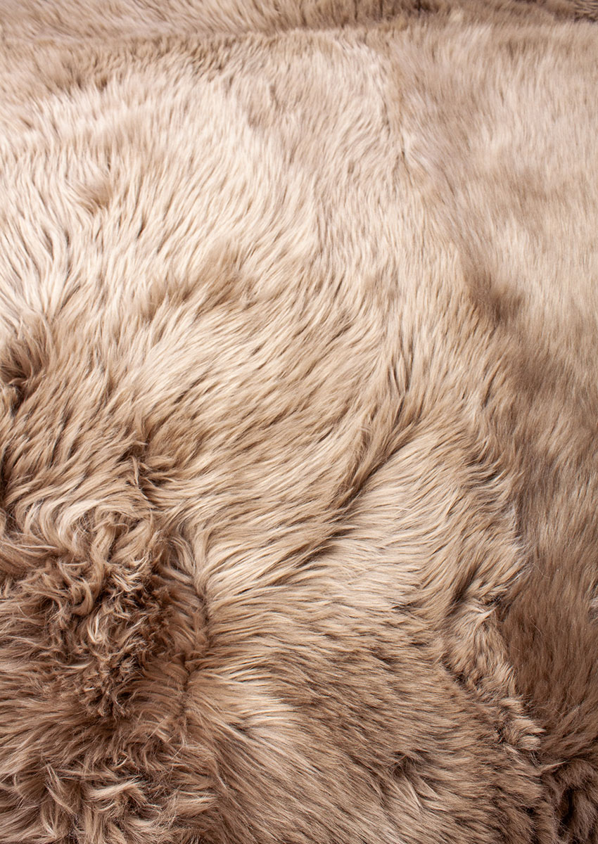 Vierfach-Lammfell, schlamm-taupe – Bild 2