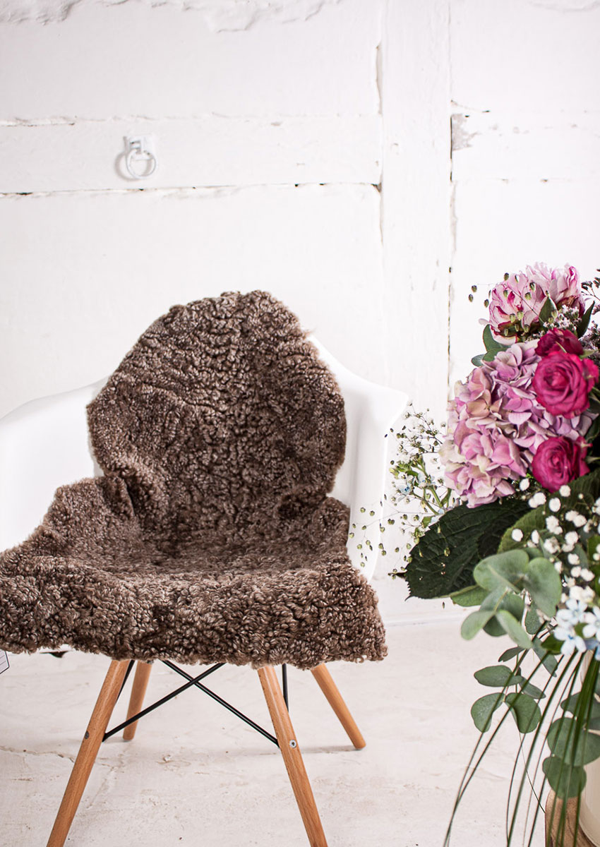 Curly Lammfell "taupe-braun" – Bild 3