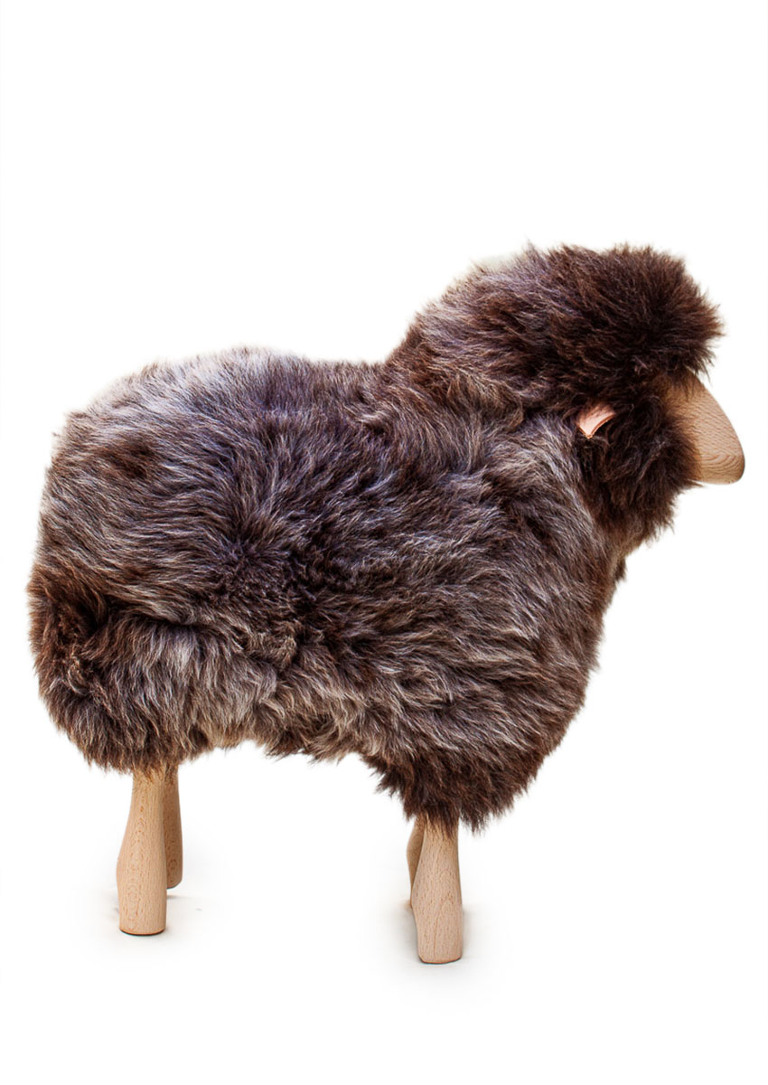 Holzlamm mit Natur-Lammfell, dunkel