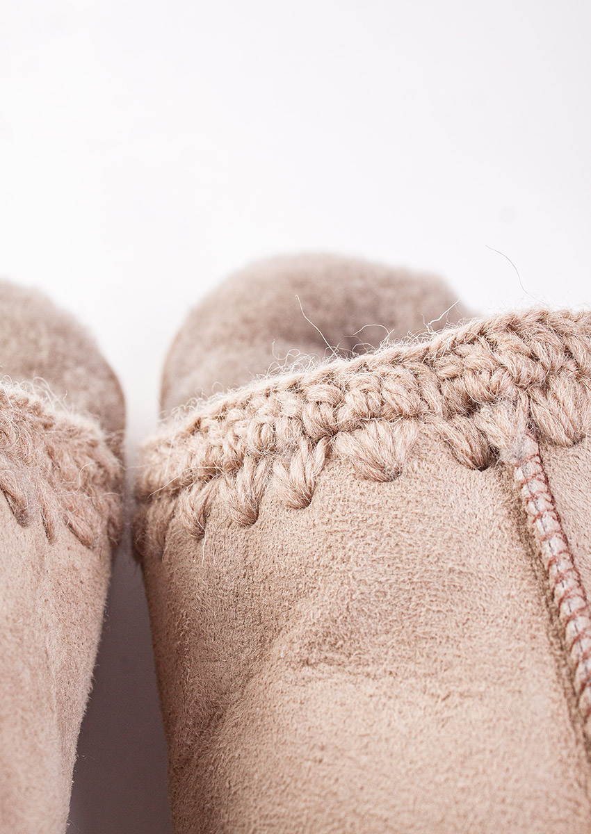 Lammfell-Pantoffel "Celine", Stone, Shepherd® – Bild 2