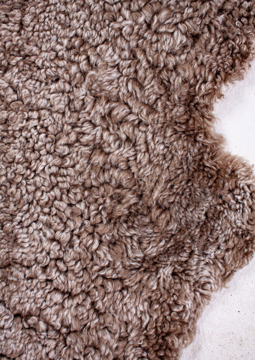 Curly Lammfell "taupe-braun" – Bild 11