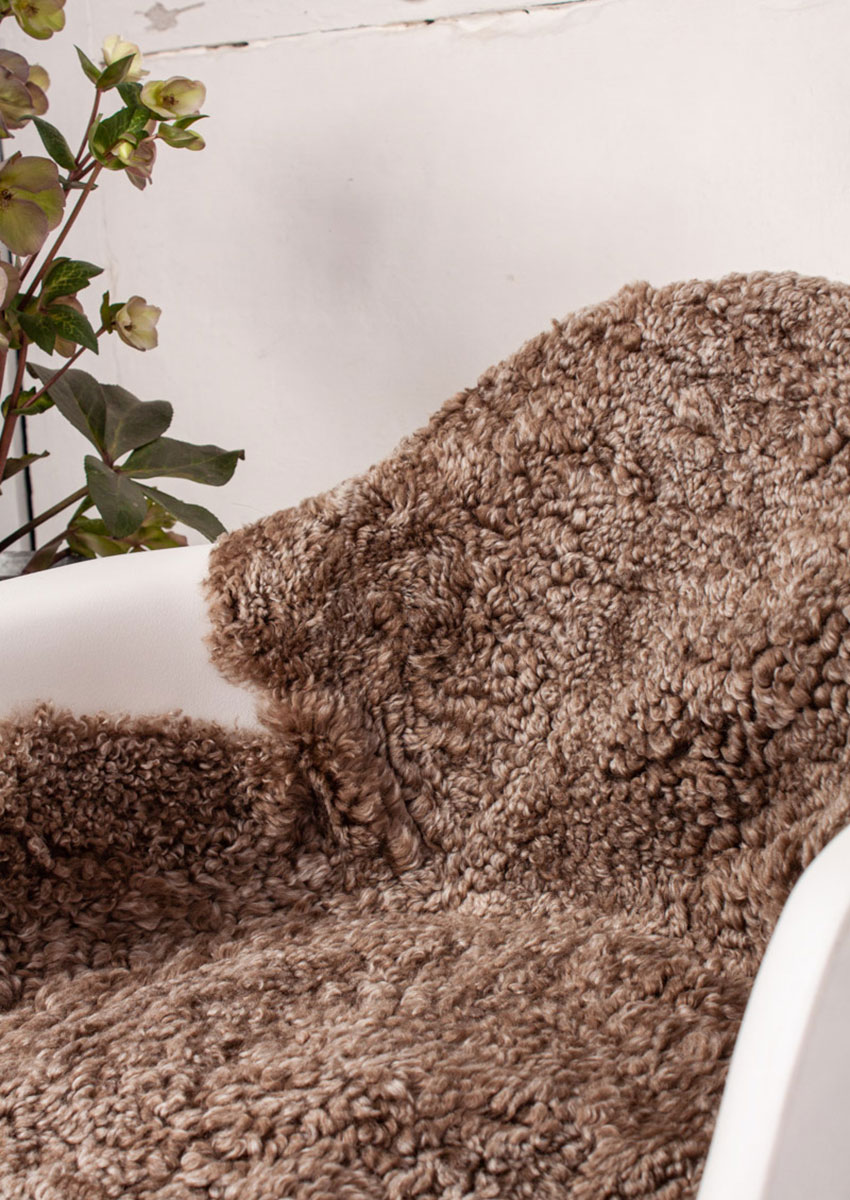 Curly Lammfell "taupe-braun" – Bild 9