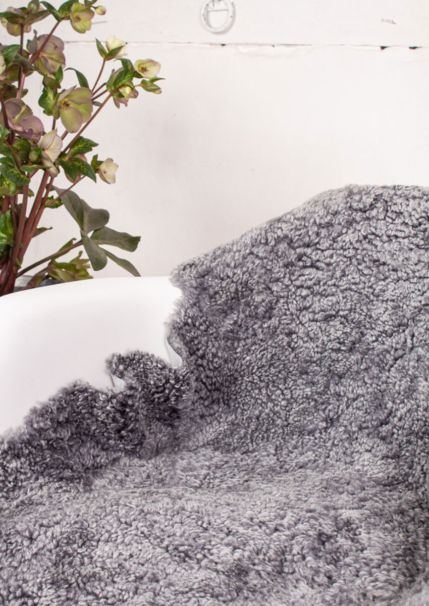 Curly Lammfell "grau-saphir" – Bild 7