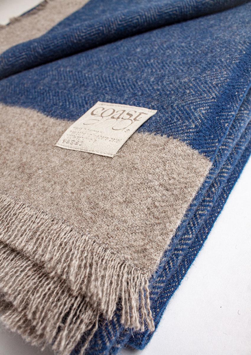 Coastland Wolldecke "FineSoftFish" friesisch-blau/wattgrau – Bild 5