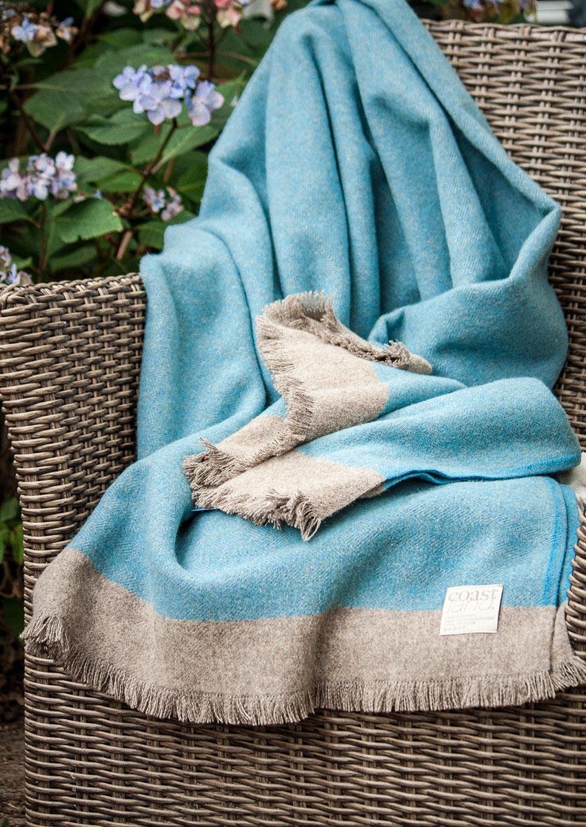 Coastland Wolldecke "FineSoftFish" himmelblau/wattgrau – Bild 6