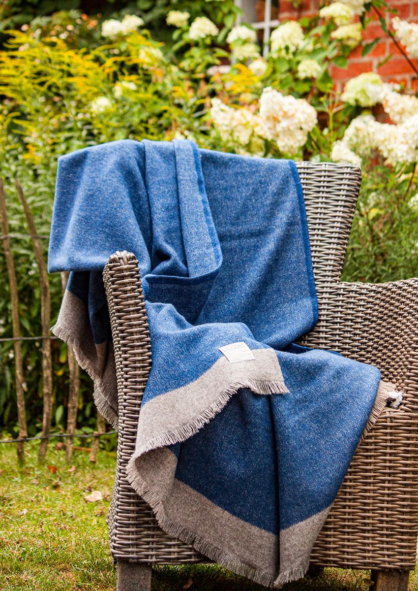 Coastland Wolldecke "FineSoftFish" friesisch-blau/wattgrau – Bild 3