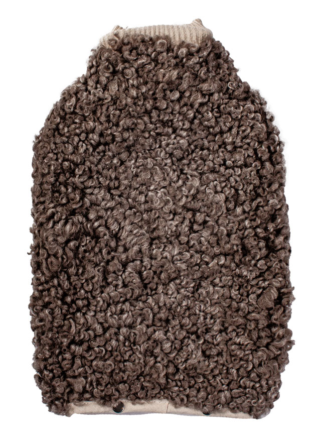 Wärmflasche mit Curly-Lammfellüberzug