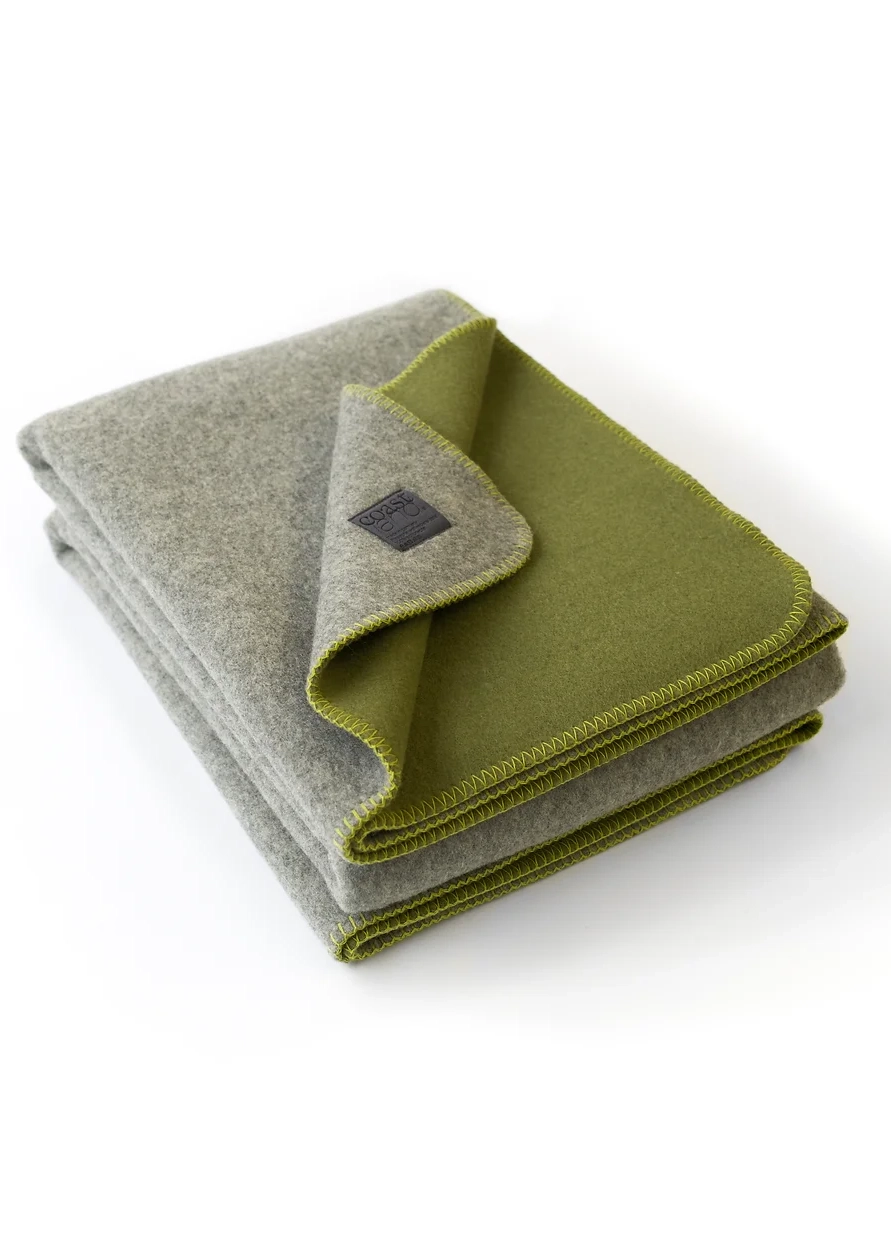 Coastland Wolldecke "FernFineGrit" farngrün / kiesgrau