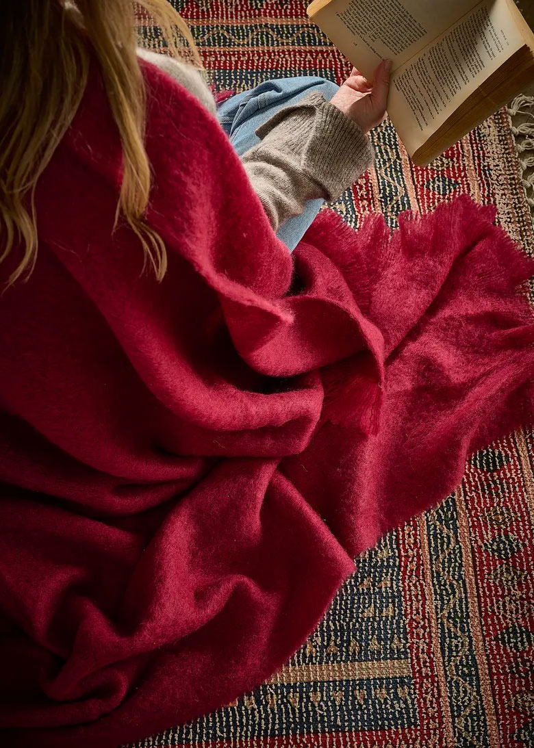 Avoca® Mohair Knie-Decke, Ruby – Bild 3