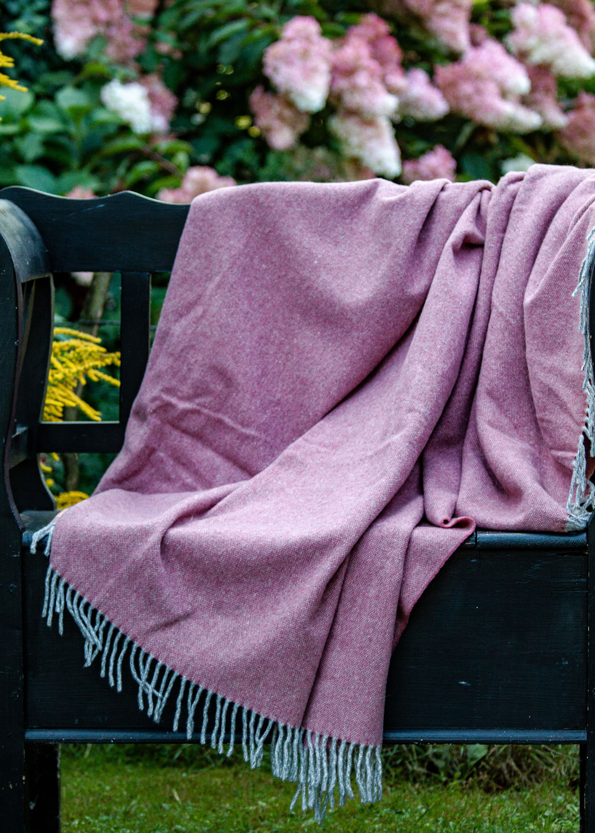 Wolldecke "Davos" 100% Merinowolle Fransen, rosa – Bild 3
